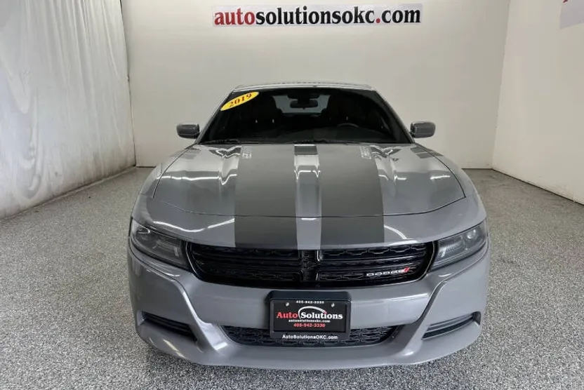 2019 Dodge Charger SXT photo 1