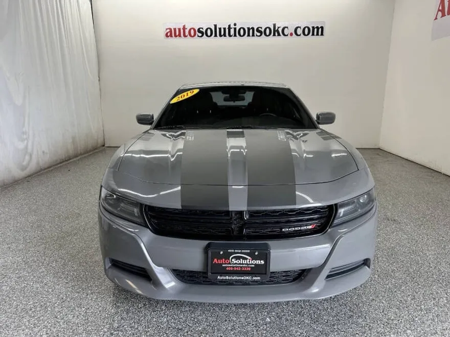 2019 Dodge Charger SXT photo 1