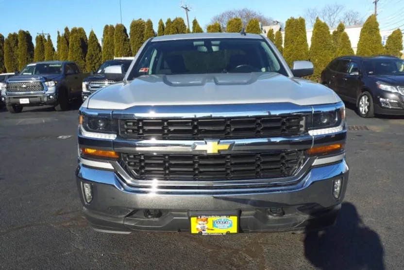 2018 Chevrolet Silverado 1500 LT photo 1