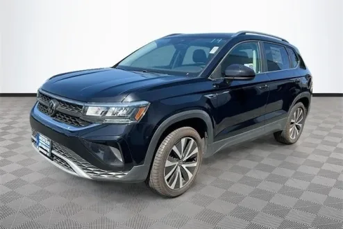 2023 Volkswagen Taos SE photo 3