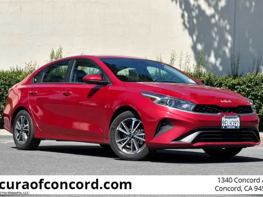 2023 Kia Forte LXS photo 1