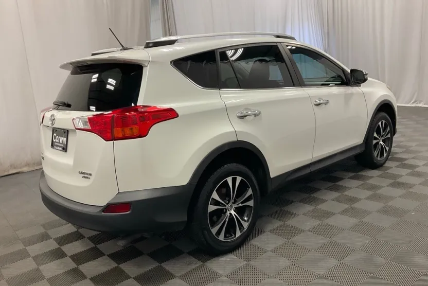 2015 Toyota RAV4 Limited photo 1