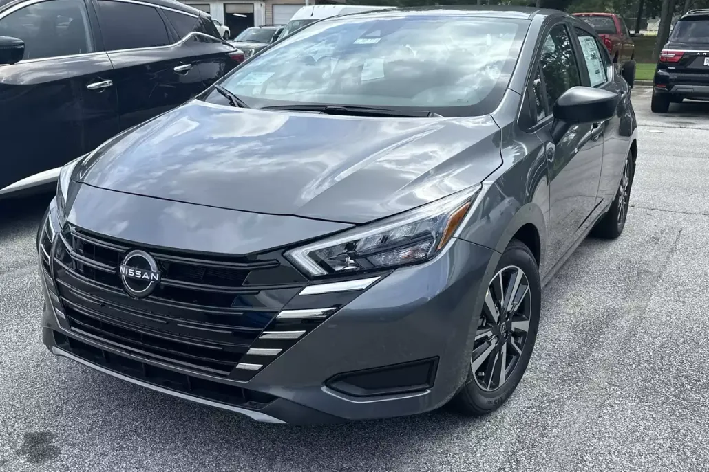 2025 Nissan Versa 1.6 S photo 1