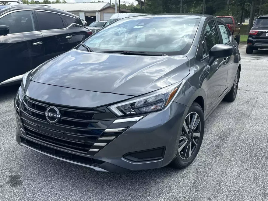 2025 Nissan Versa 1.6 S photo 1