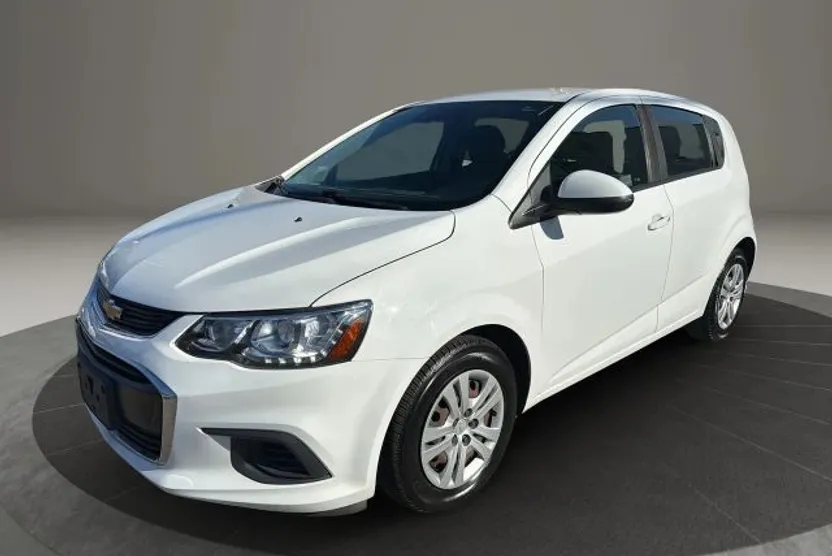 2020 Chevrolet Sonic LT photo 1