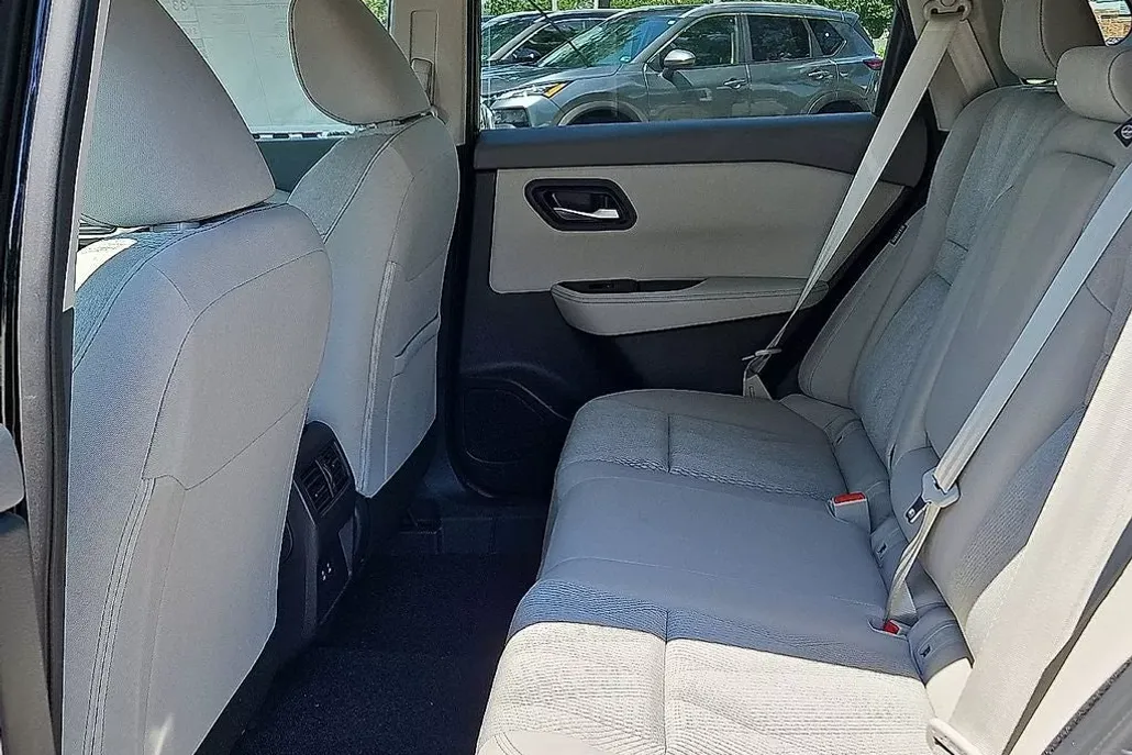 2025 Nissan Rogue SV photo 1