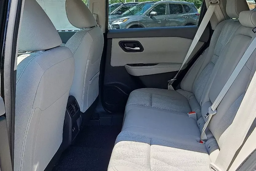 2025 Nissan Rogue SV photo 1