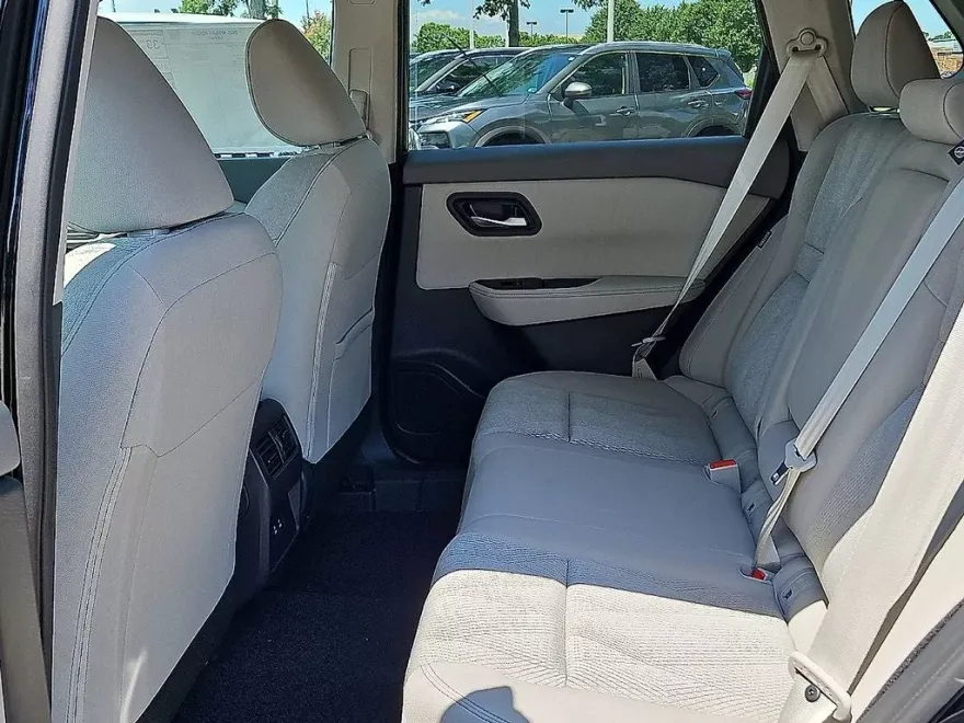 2025 Nissan Rogue SV photo 1