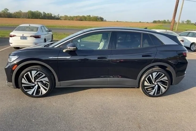 2025 Volkswagen ID.4 Pro Plus photo 1