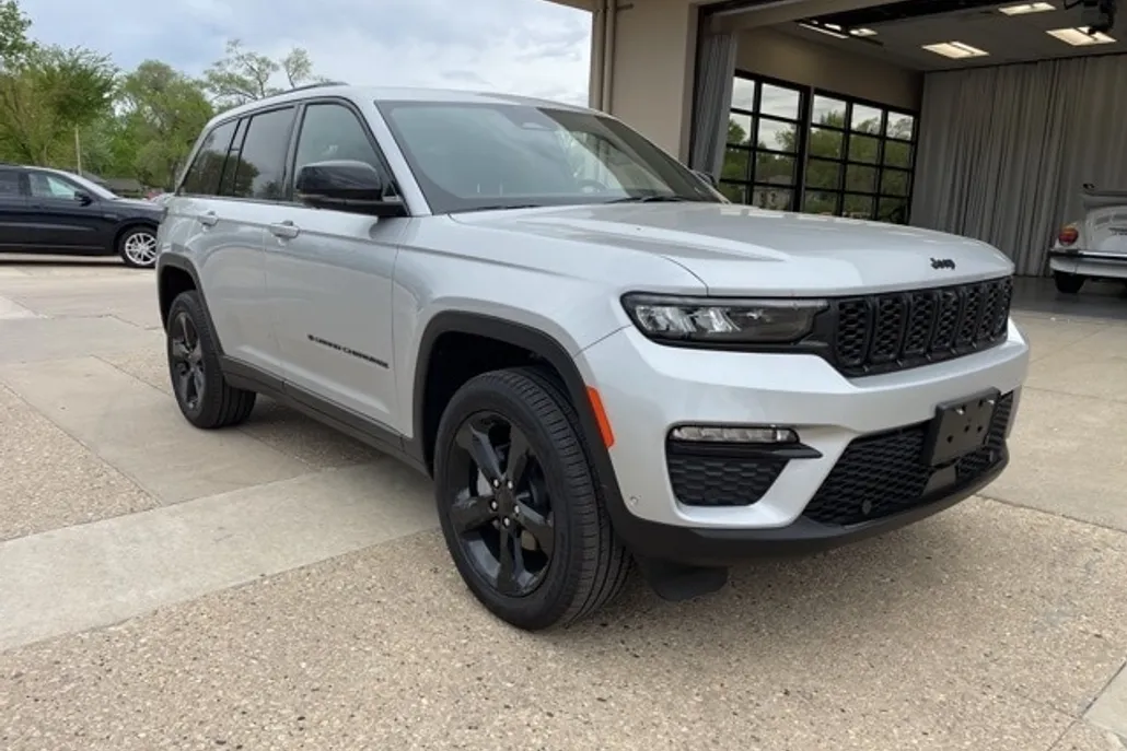 2025 Jeep Grand Cherokee Limited photo 1