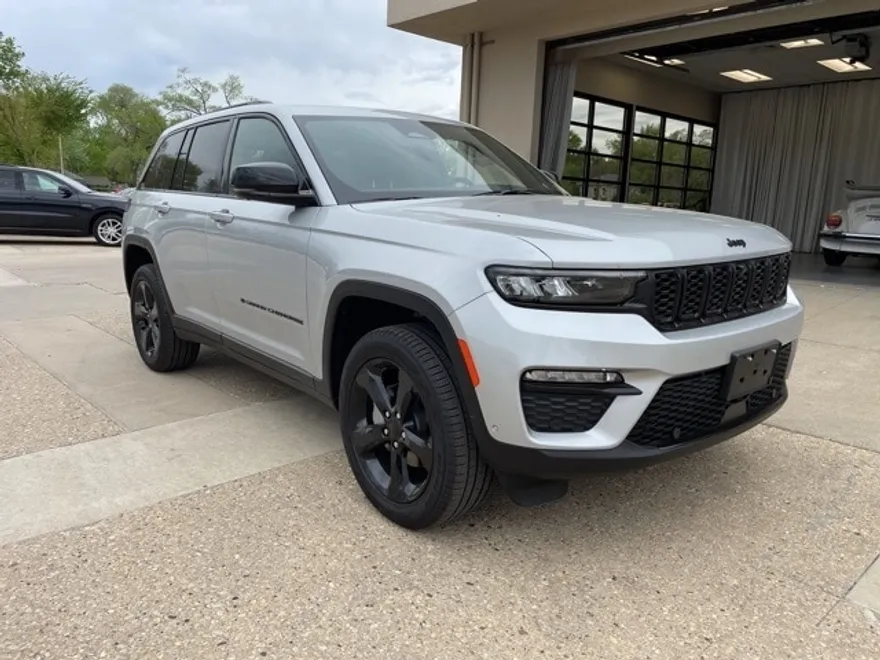 2025 Jeep Grand Cherokee Limited photo 1