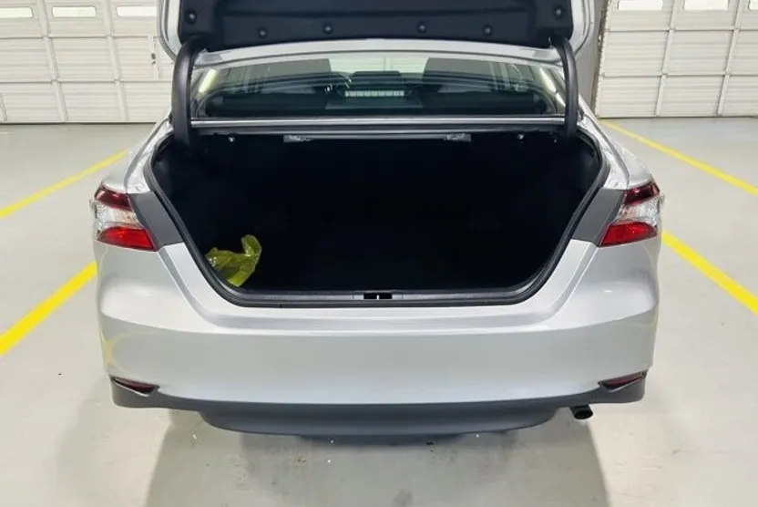 2023 Toyota Camry LE photo 1