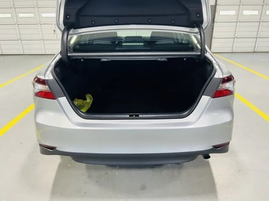 2023 Toyota Camry LE photo 1