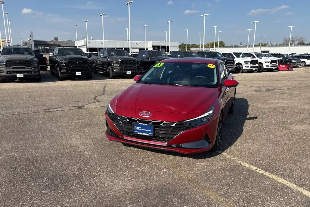 2023 Hyundai Elantra Limited photo 1