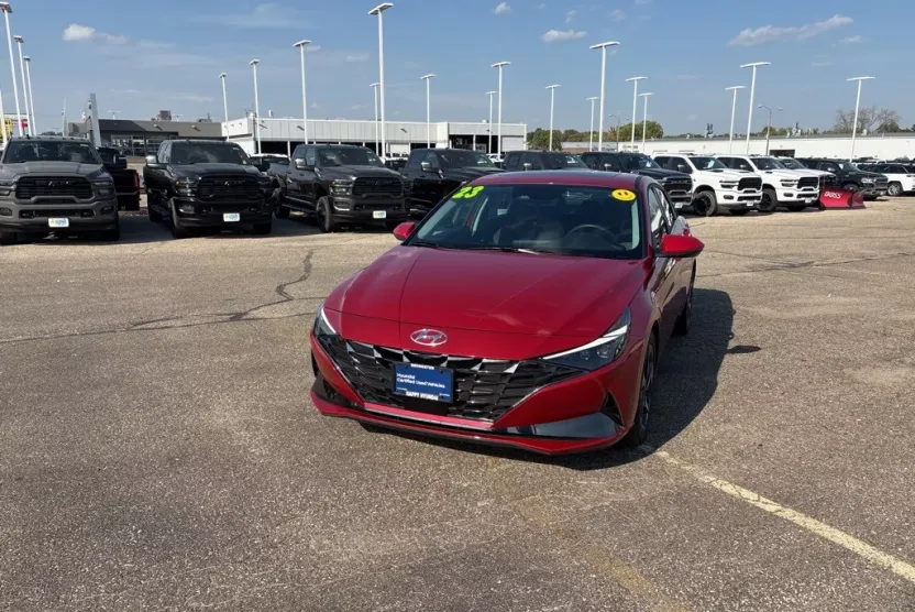 2023 Hyundai Elantra Limited photo 1