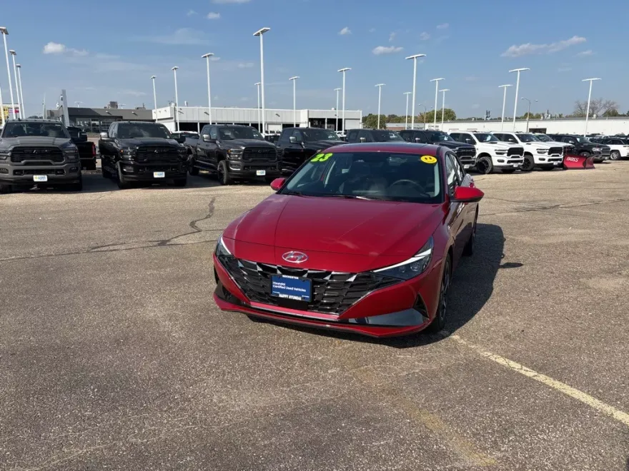 2023 Hyundai Elantra Limited photo 1