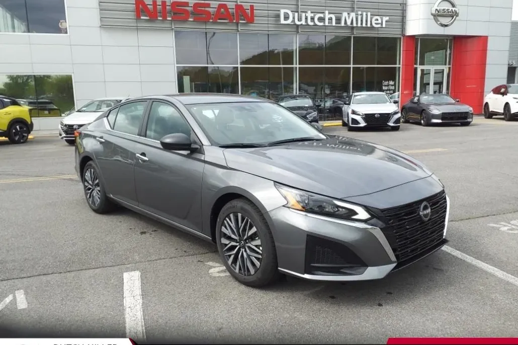 2025 Nissan Altima SV photo 1