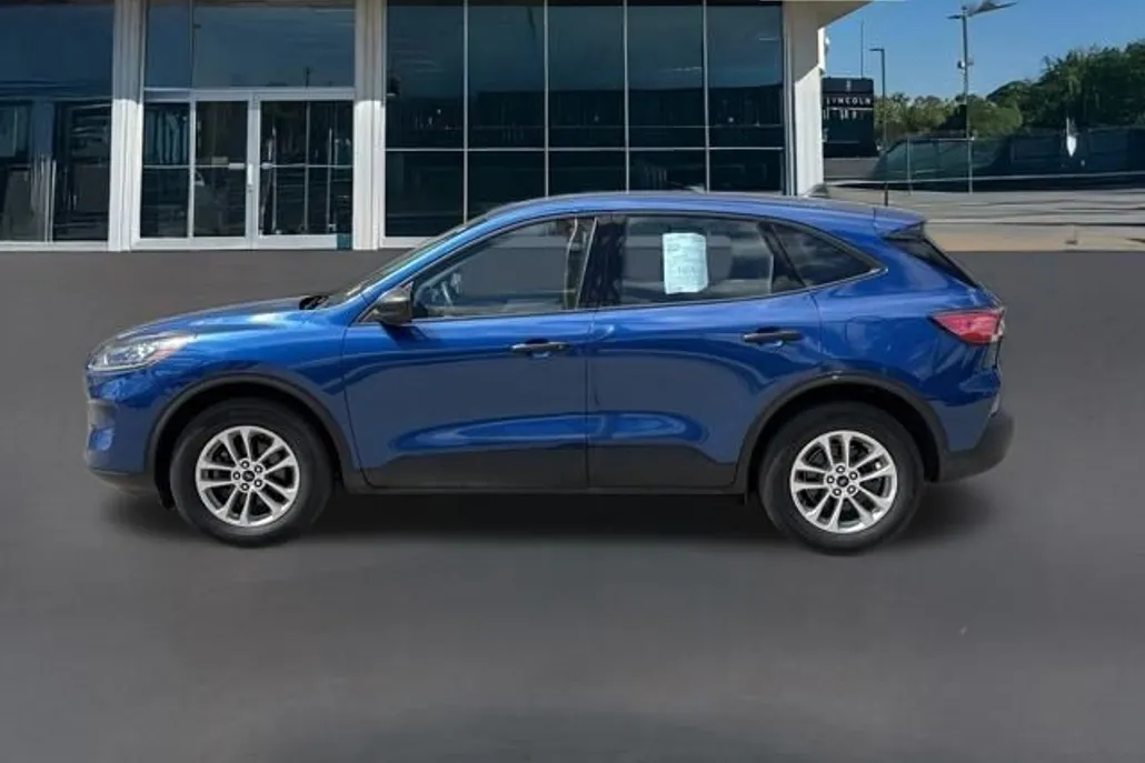 2022 Ford Escape S photo 1