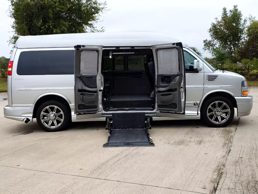 2013 Gmc Savana 2500 photo 1