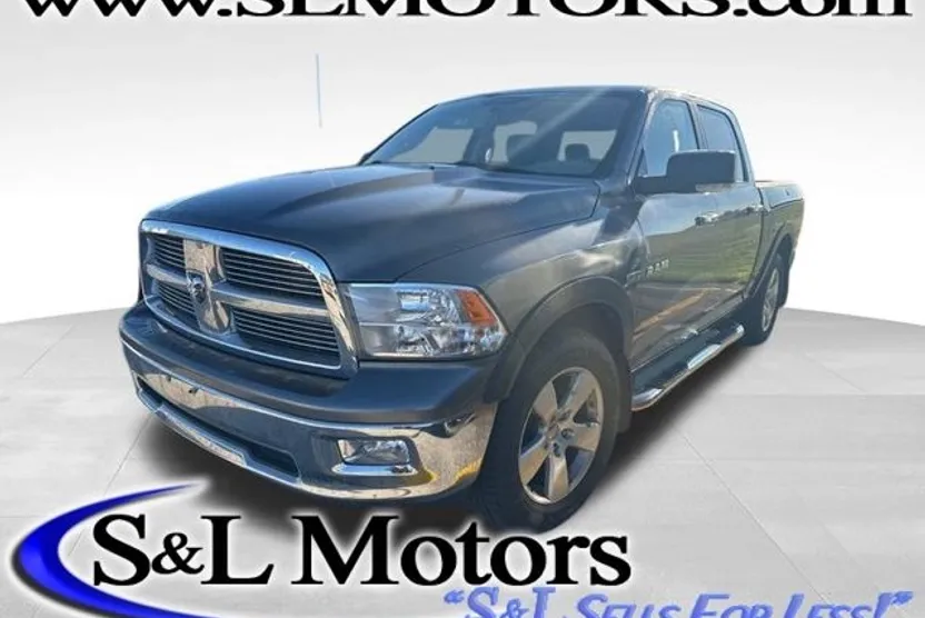 2009 Dodge Ram SLT photo 1