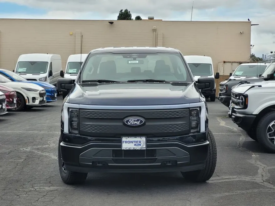 2025 Ford F-150 Lightning XLT photo 1