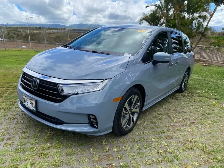 2023 Honda Odyssey Touring photo 1