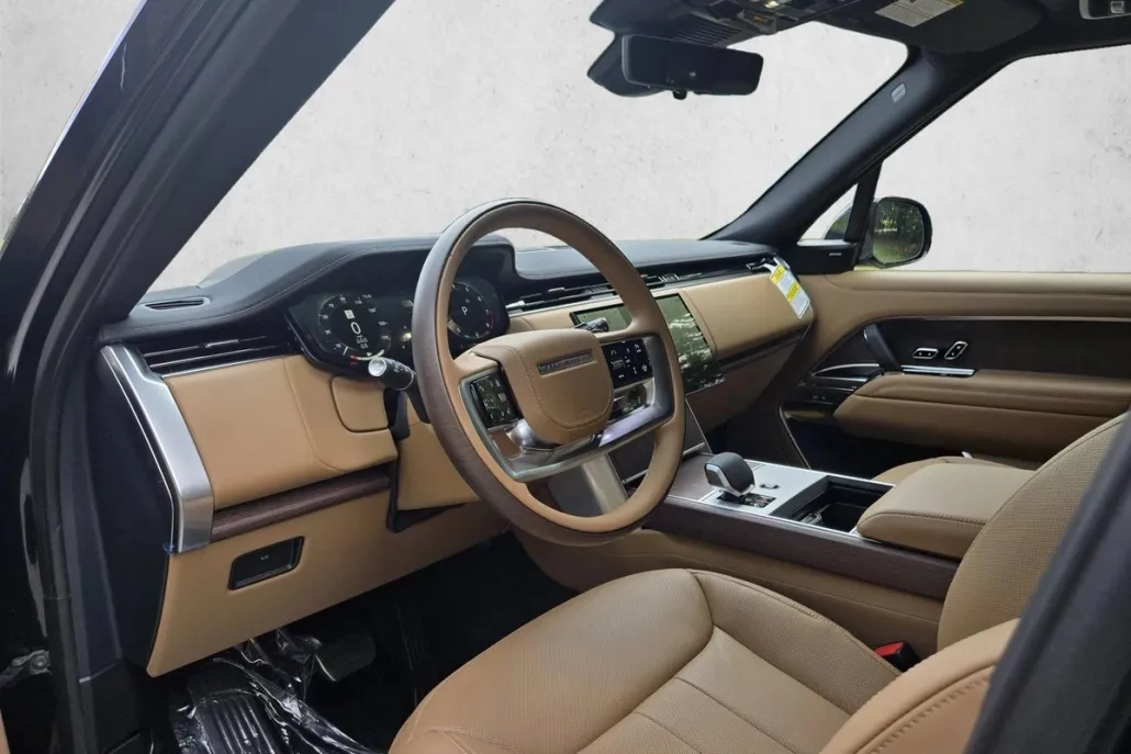2025 Land Rover Range Rover SE photo 1