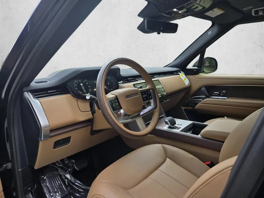 2025 Land Rover Range Rover SE photo 1