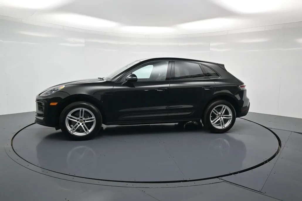 2022 Porsche Macan photo 1