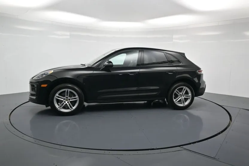 2022 Porsche Macan photo 1
