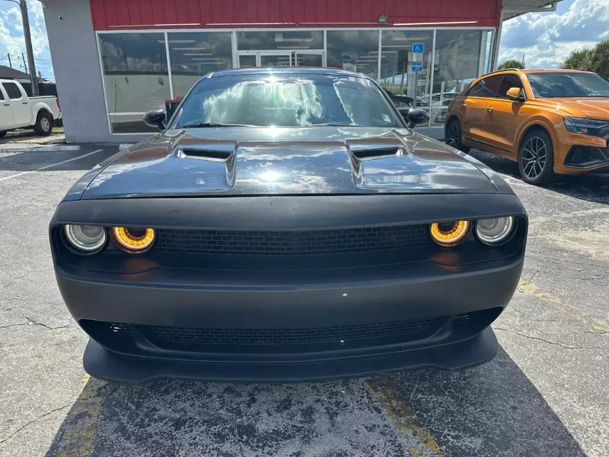 2017 Dodge Challenger SXT Plus photo 1