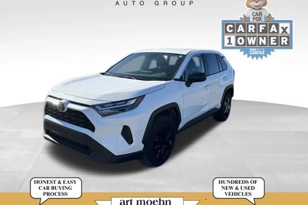 2024 Toyota RAV4 LE photo 1