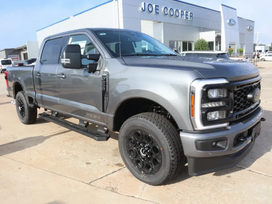 2025 Ford F-250 Lariat photo 1