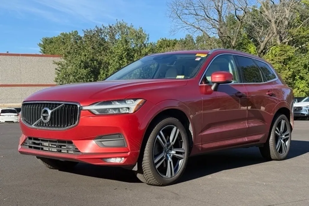2021 Volvo XC60 T6 Momentum photo 1
