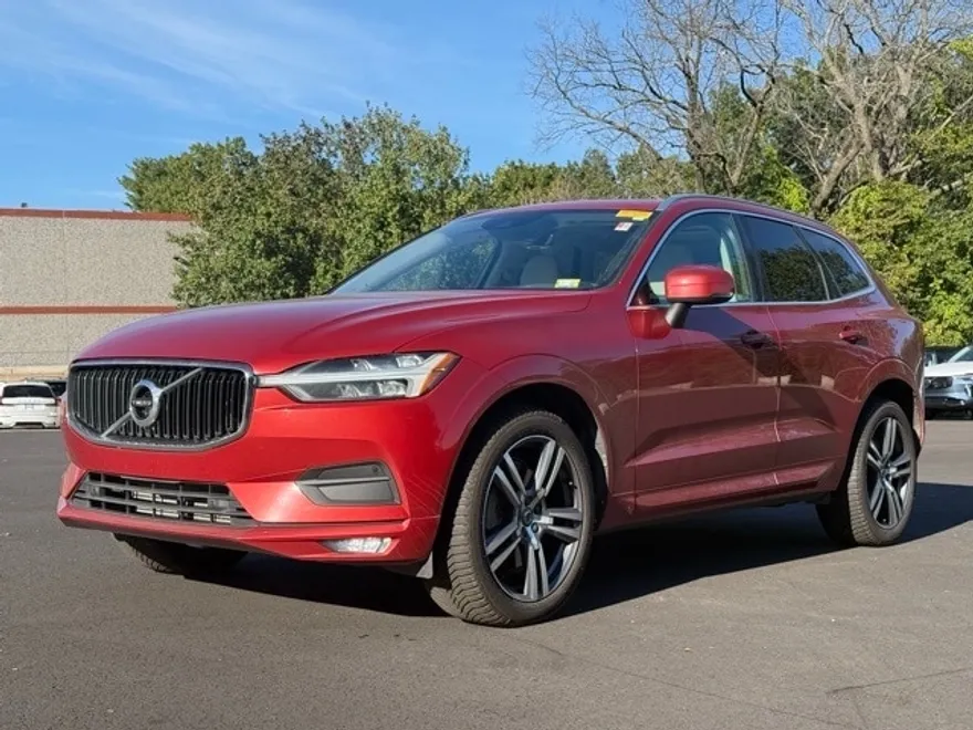 2021 Volvo XC60 T6 Momentum photo 1