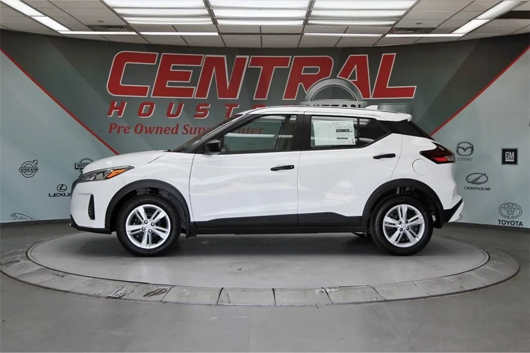 2025 Nissan Kicks Play S photo 1