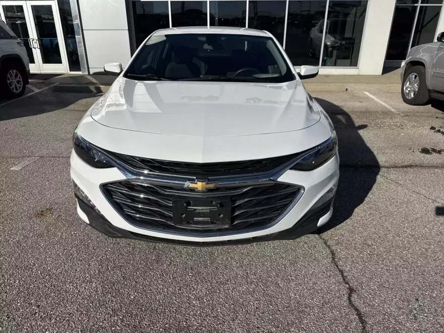 2021 Chevrolet Malibu photo 1