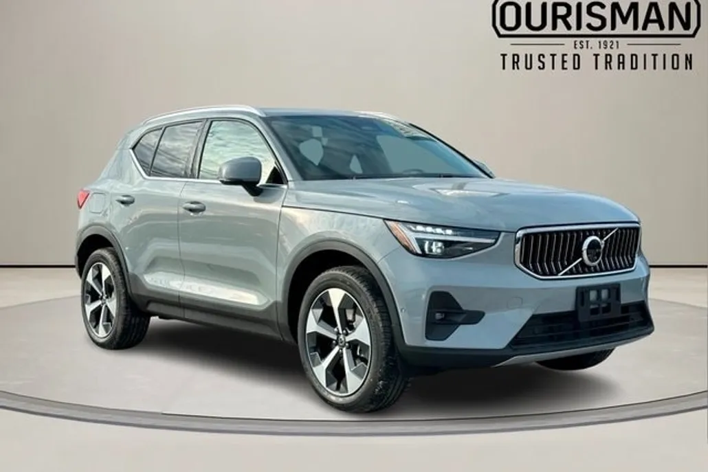2025 Volvo XC40 Plus photo 1