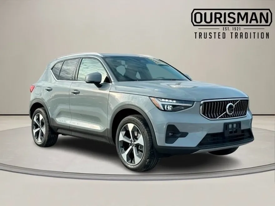 2025 Volvo XC40 Plus photo 1