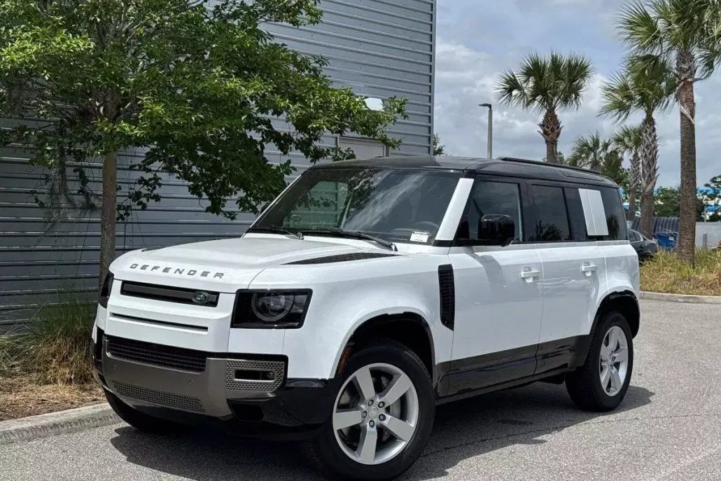 2025 Land Rover Defender 110 X-Dynamic SE photo 1