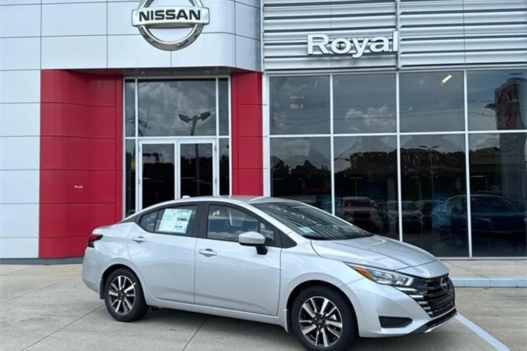 2025 Nissan Versa 1.6 SV photo 1