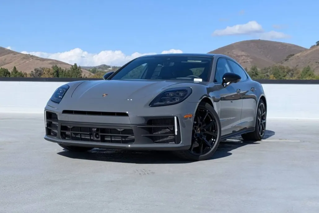 2026 Porsche Panamera E-Hybrid 4 photo 1