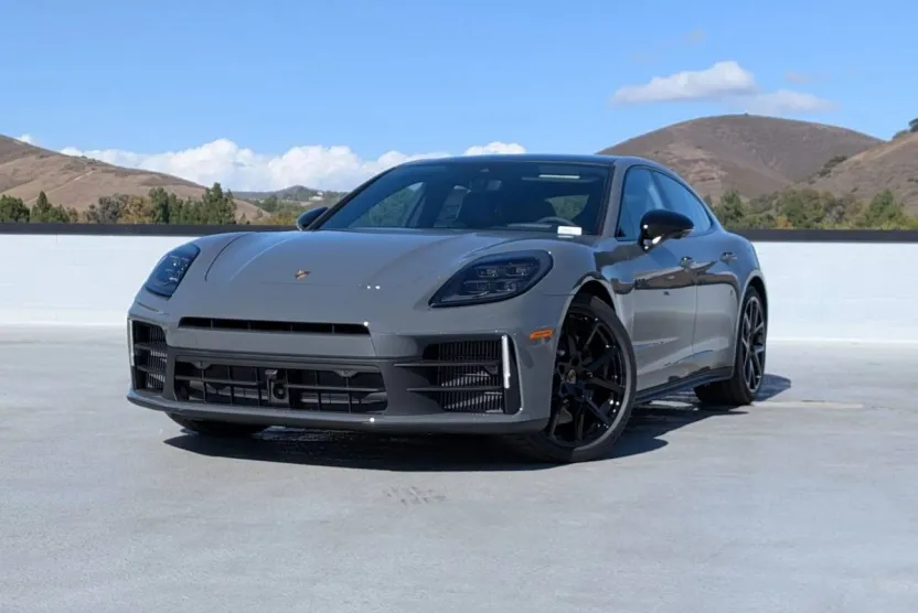 2026 Porsche Panamera E-Hybrid 4 photo 1