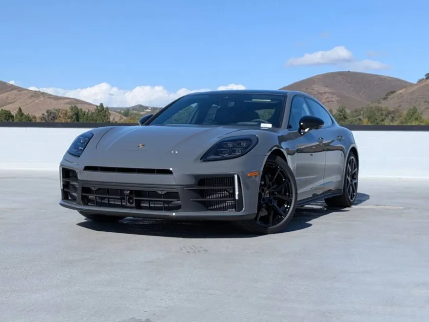 2026 Porsche Panamera E-Hybrid 4 photo 1