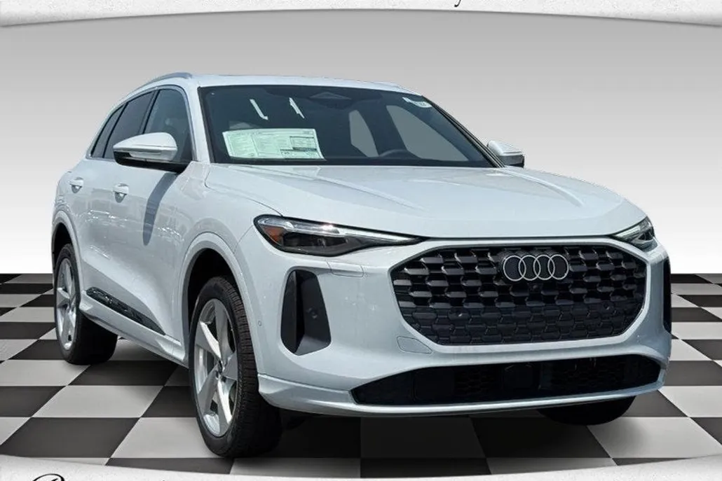 2025 Audi Q5 Premium Plus photo 1