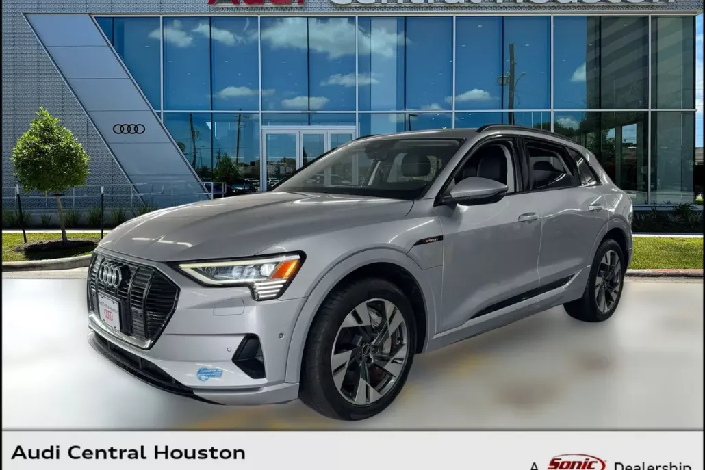 2021 Audi e-tron Premium photo 1