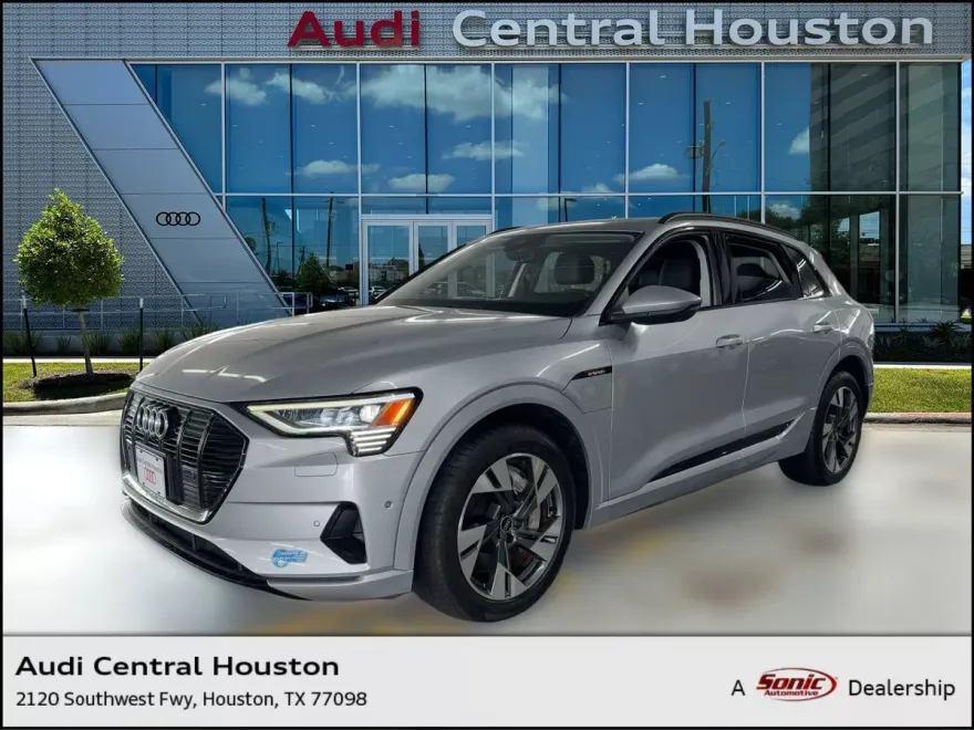 2021 Audi e-tron Premium photo 1