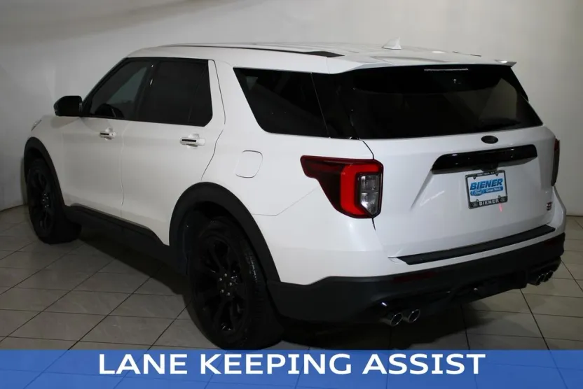 2022 Ford Explorer ST photo 1