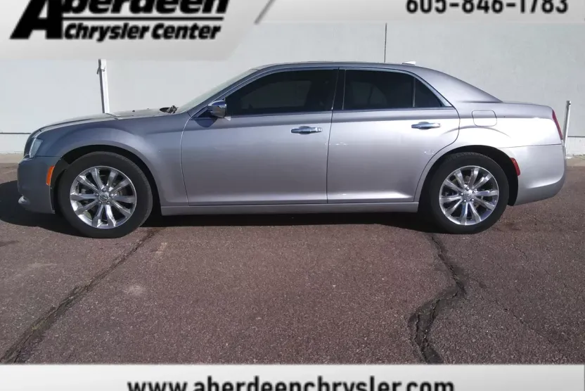 2016 Chrysler 300 C photo 1