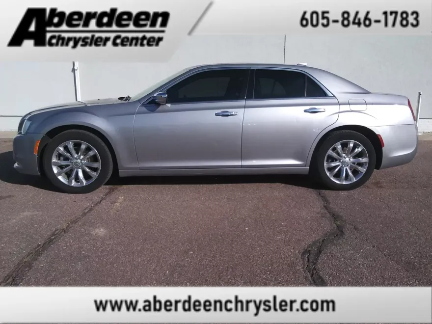 2016 Chrysler 300 C photo 1